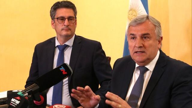El fiscal Mariano Miranda y el gobernador Gerardo Morales, en conferencia de prensa en Buenos Aires.