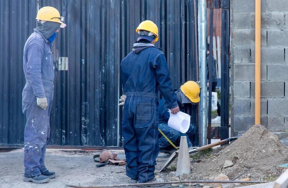Obras: comenzó la demolición de una parte de las oficinas de Defensa Civil