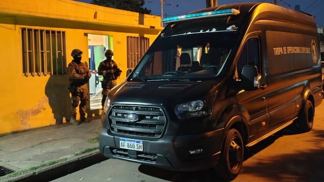 El sospechoso de 46 años fue hallado durante un allanamiento en Schmidl al 3800.