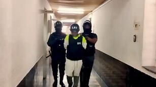 Evelio "Yiyo" Ramallo siendo trasladado