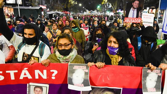 A 7 años del inicio del movimiento Ni Una Menos miles de mujeres coparon las calles de Mendoza adhiriendo a la marcha nacional. Foto Mariana Villa / Los Andes