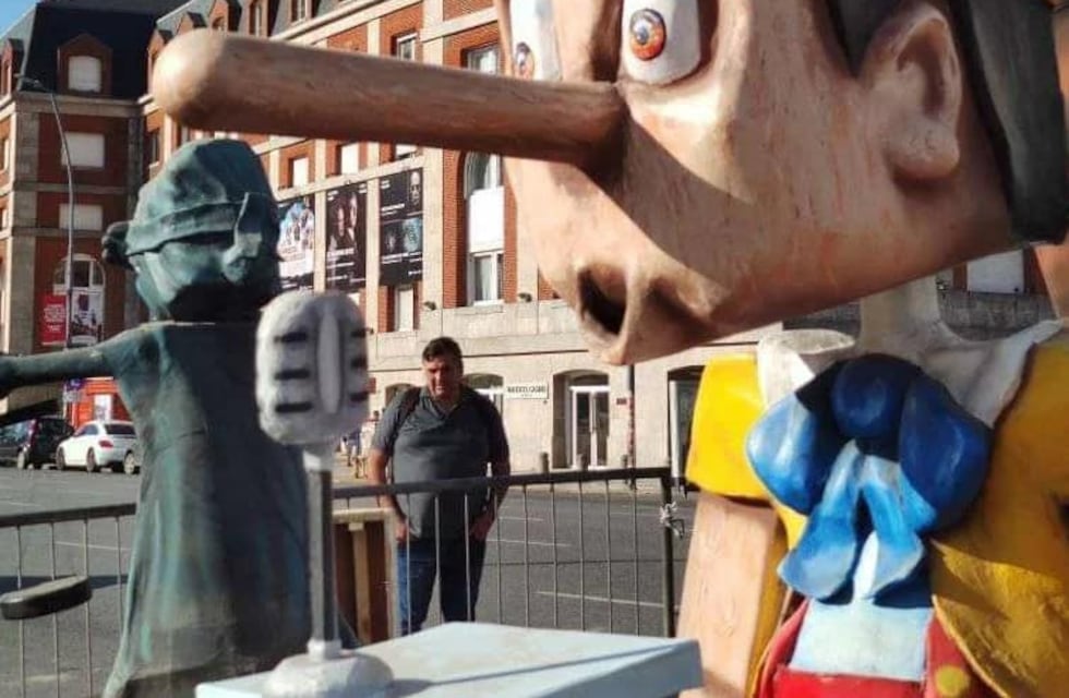Instalaron el Monumento Fallero: “Cuentos que cuentan cuentos”