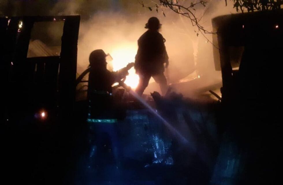 Incendio consumió completamente una vivienda en Oberá