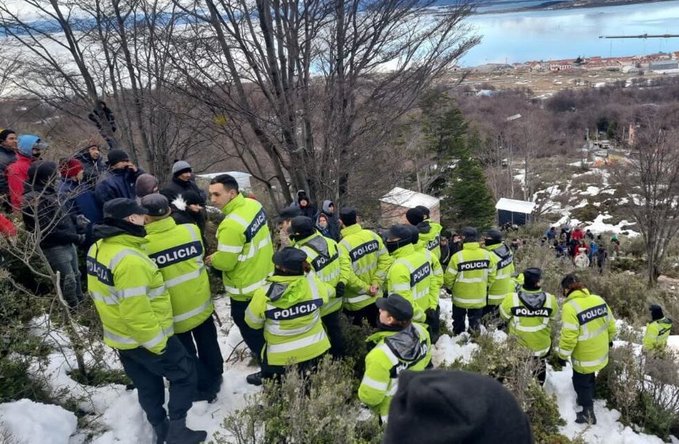 Destacan a municipales y policías por desactivar la ocupación ilegal de Bosque del Faldeo