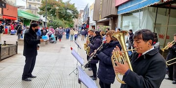 Homenajearán al personal de salud, así como también al músico Astor Piazzolla.