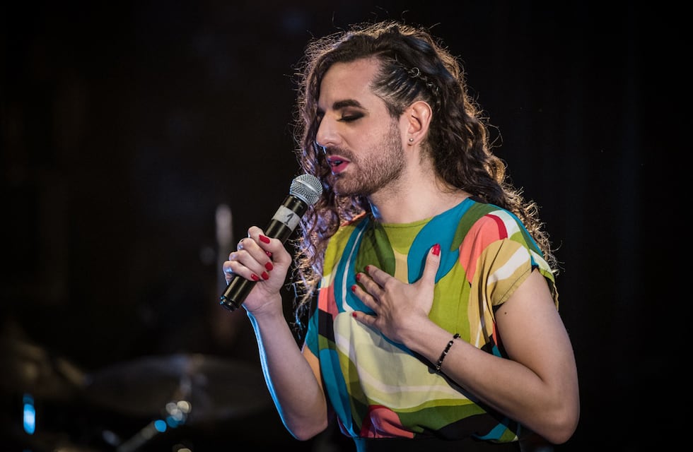 Ferni de Gyldenfeldt, la artista trans no binaria que podría estar en el Festival Nacional de Folklore de Cosquín