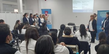 Salud capacita a sus trabajadores.