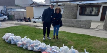 La colecta solidaria de un joven preso: reunió alimentos para dos merenderos de Viedma.