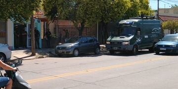 Allanamiento de Gendarmería en Rafaela por calzados truchos, en Fanti al 50