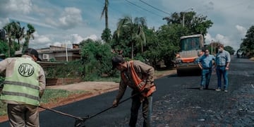 Oberá: el intendente junto con el presidente de la DPV supervisaron las obras en la Av. San Luis.