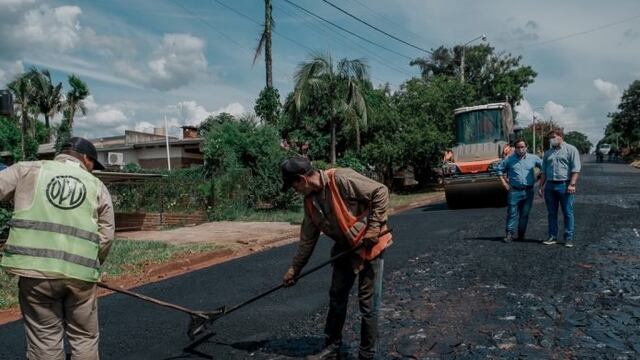 Oberá: el intendente junto con el presidente de la DPV supervisaron las obras en la Av. San Luis.