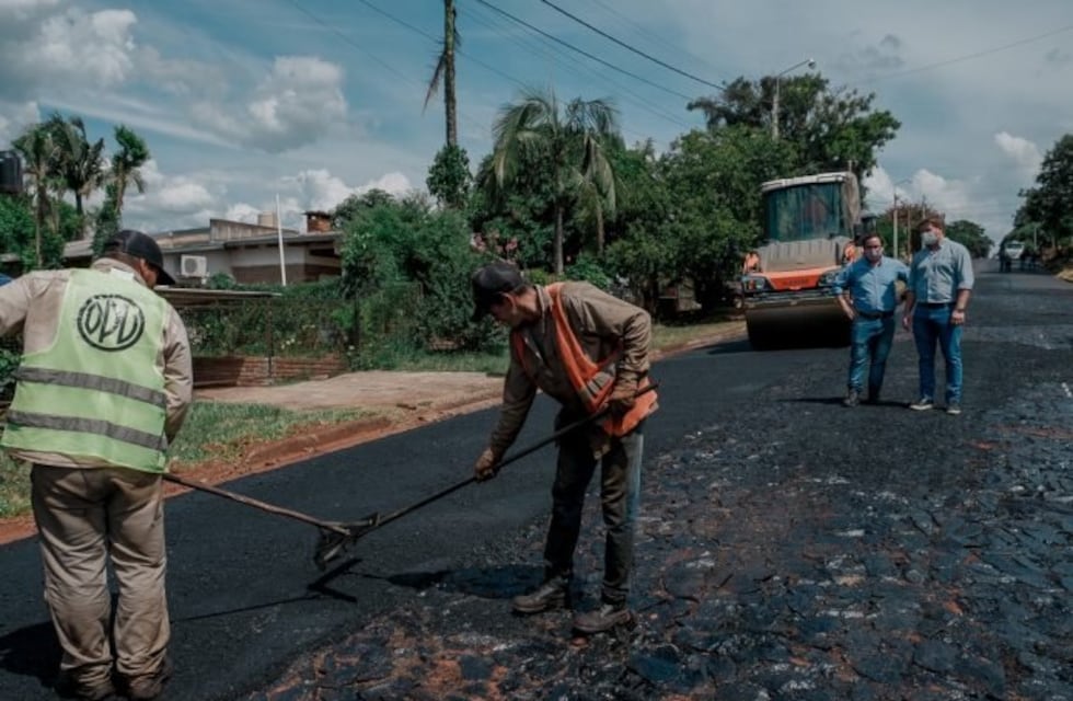 Oberá: el intendente junto con el presidente de la DPV supervisaron las obras en la Av. San Luis