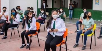 Barbijos y distanciamiento social, condición que será indispensable para asistir a clases presenciales en Jujuy.