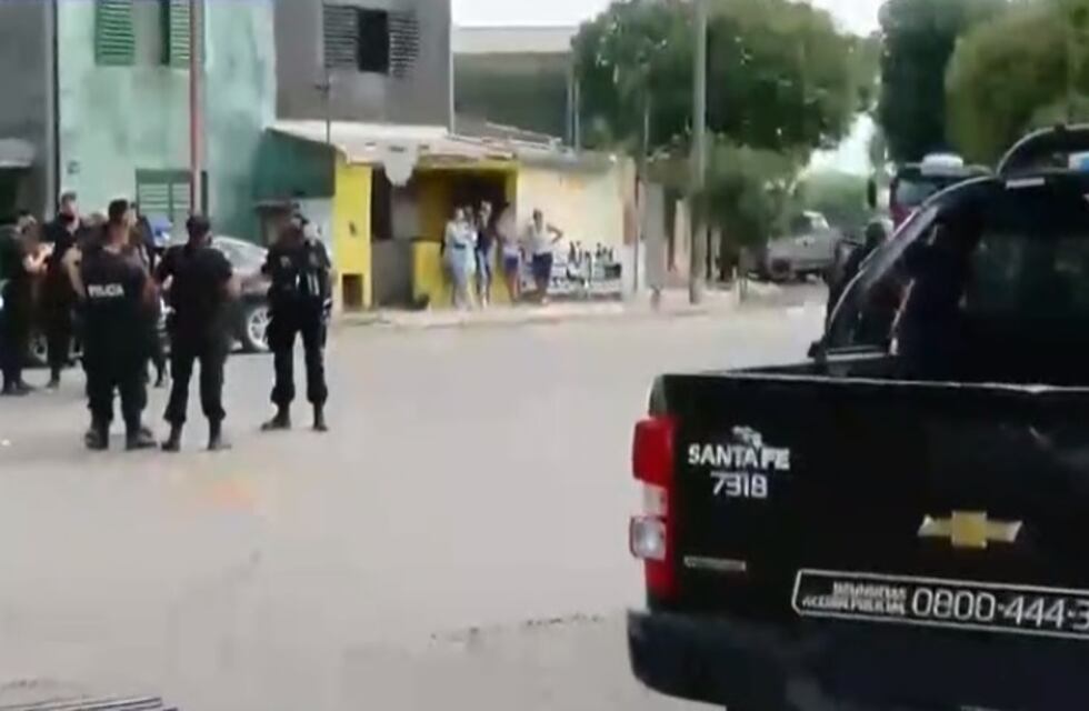 Fue a enterrar a su hermano asesinado en Villa Gobernador Gálvez y lo mataron