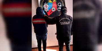 Terminó detenido por golpear y robarle el celular a una joven en la capital provincial.
