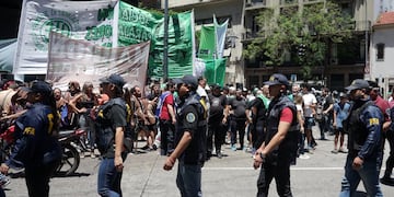 ATE y la CGT se movilizan este martes contra el DNU y los despidos en el Estado. Foto NA