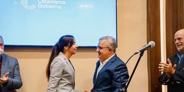 Con nuevas designaciones y fusiones de carteras, el Ejecutivo provincial avanza en un reordenamiento institucional. Johana Carrizo asumió como ministra de Salud tras la salida de Alejandra Nazareno.