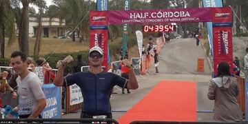 Atletas de Arroyito en el Half Triatlón de Córdoba