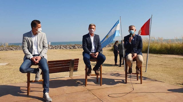 El presidente de la Agencia Córdoba Turismo, Esteban Avilés junto al vicegobernador de Córdoba, Manuel Calvo y el intendente de Miramar de Ansenuza, Adrián Walker.