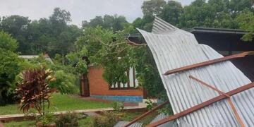Temporal causa graves daños en una escuela rural en El Alcázar.