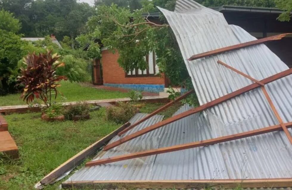 Temporal causa graves daños en una escuela rural en El Alcázar