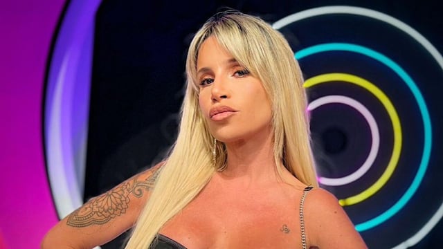 Brillos y elegancia: la vez que Flor Peña despertó suspiros con un vestido escotado.