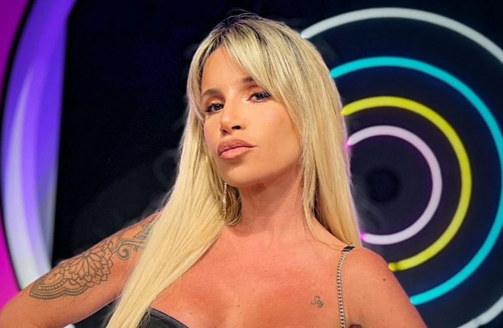 Flor Peña tomó sol con una microbikini y encendió las redes con sus poses