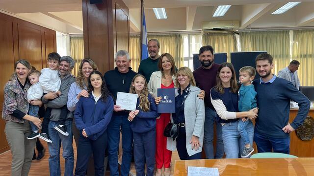 Emotivo reconocimiento al Profe Jorge Sara en el Concejo Municipal