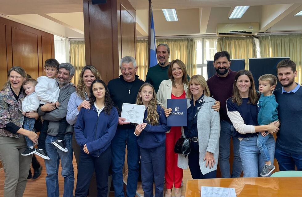 Emotivo homenaje al profe Jorge Sara