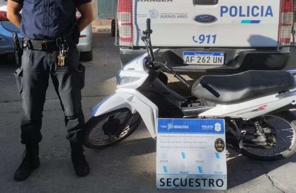 Tres Arroyos: circulaba en una moto robada y tenía marihuana