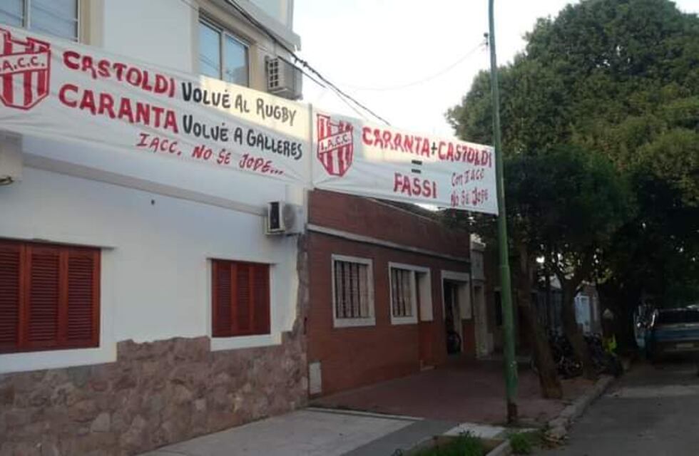 Pasacalles en contra del regreso de Mauricio Caranta a Instituto