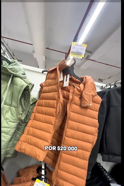 Los precios del supermercado que liquida camperas de este invierno 2025 con descuentos
