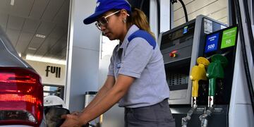 El precio del combustible no se tomó feriado y aumentó este Día del Trabajador en Córdoba.