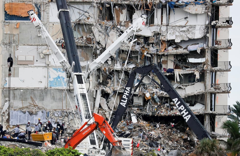 Aceleran la demolición en Miami por la tormenta Elsa