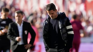 Fernando Gago, entrenador de Boca Juniors, reacciona durante un partido de fútbol del torneo local contra River Plate en Buenos Aires, Argentina, el domingo 27 de abril de 2025. (AP Foto/Gustavo Garello)