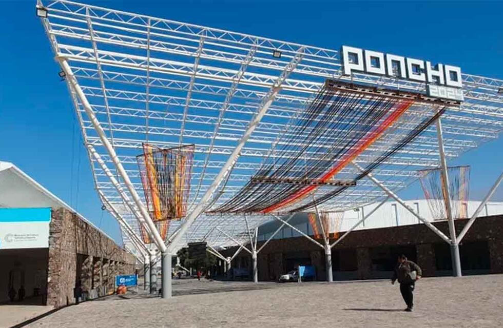 Se inició  𝟓𝟑º Fiesta Nacional e Internacional del Poncho