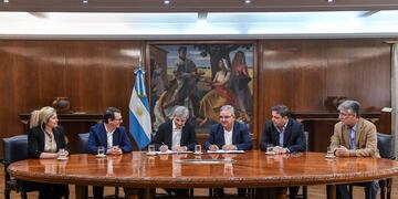 El ministro Caputo y el gobierno de Catamarca rubrican acuerdo para el sector minero.