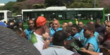Tensión en Retiro: tras los desalojos, siguen las protestas de manteros y cortan Avenida del Libertador.