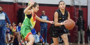 La puntaltense Lola Villafañe ganó el Zonal U 13 con la selección de Bahía Blanca.