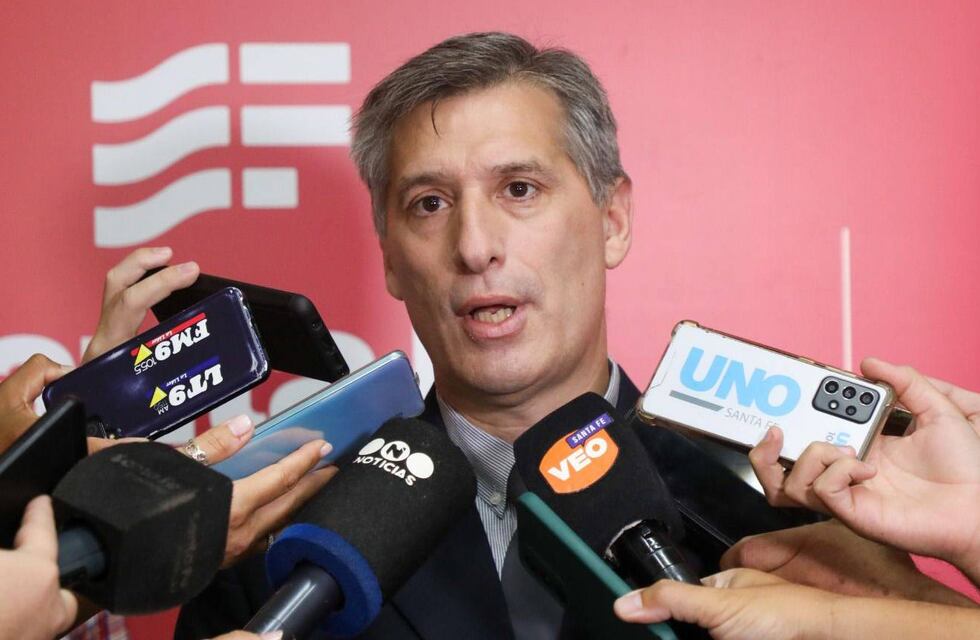 Santa Fe revoca 400 pases a planta en busca de aliviar una “feroz presión” financiera