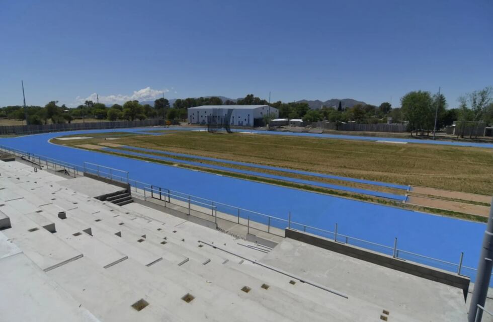 Continúa a buen ritmo la obra de la nueva pista de atletismo de San Luis