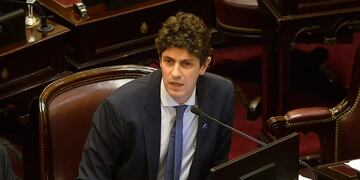 Con el apoyo del Kirchnerismo, Martín Lousteau logró la presidencia de la Comisión Bicameral de Inteligencia