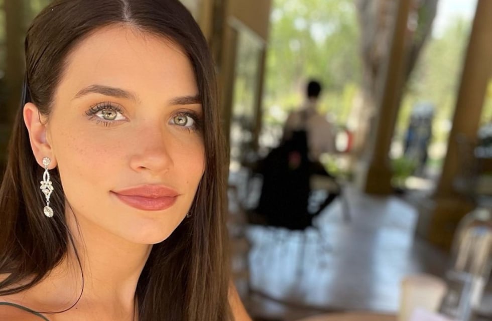 Eva De Dominici se sumó a la tendencia de la pollera con abertura: “Inédito”