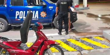 Insólito situación en Recreo: el ladrón fue a cargar combustible y lo atendió su víctima.