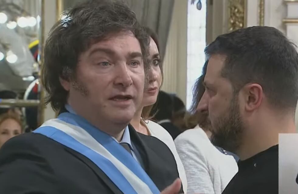 Milei rompió el protocolo para abrazar al presidente de Ucrania, Volodímir Zelenski