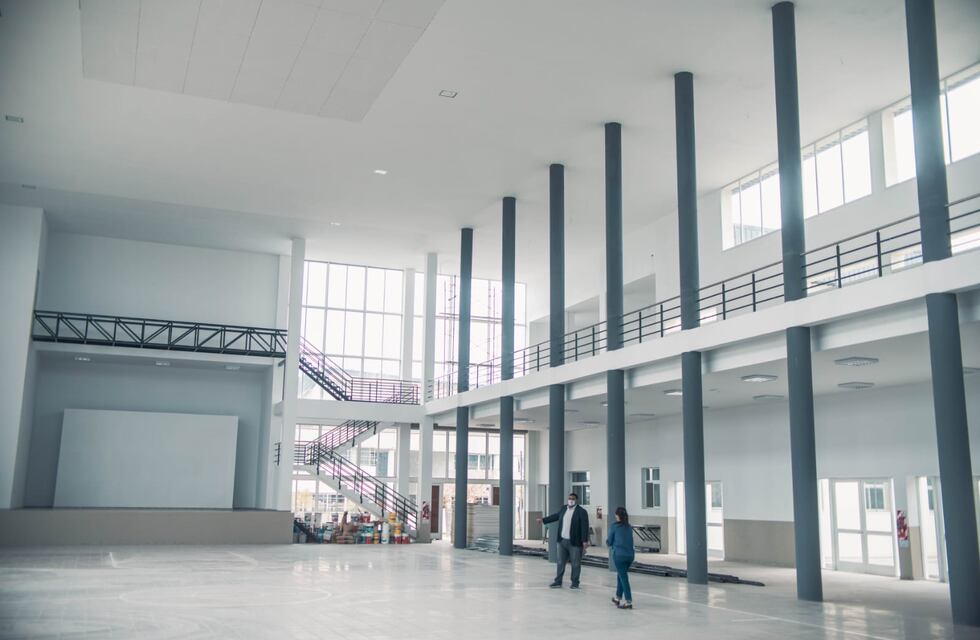 Jalil junto al intendente capitalino Gustavo Saadi, recorrieron el Centro de Educación Técnico Profesional