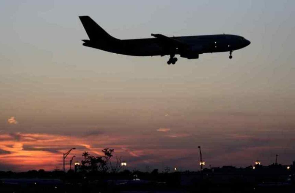 Cada vez sale más caro poder viajar al exterior por el aumento del dólar tarjeta