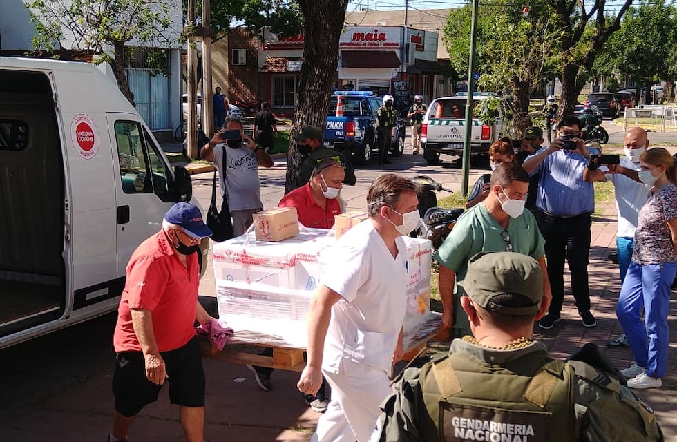 Llegaron las primeras 700 vacunas al Hospital de Rafaela