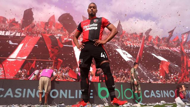 El colombiano tiene 25 años y convirtió 3 goles con la camiseta rojinegra.