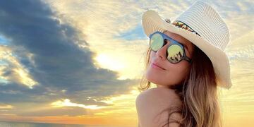 Loly Antoniale en la playa.